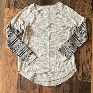 Women's Gray Patterned Sleeve Top